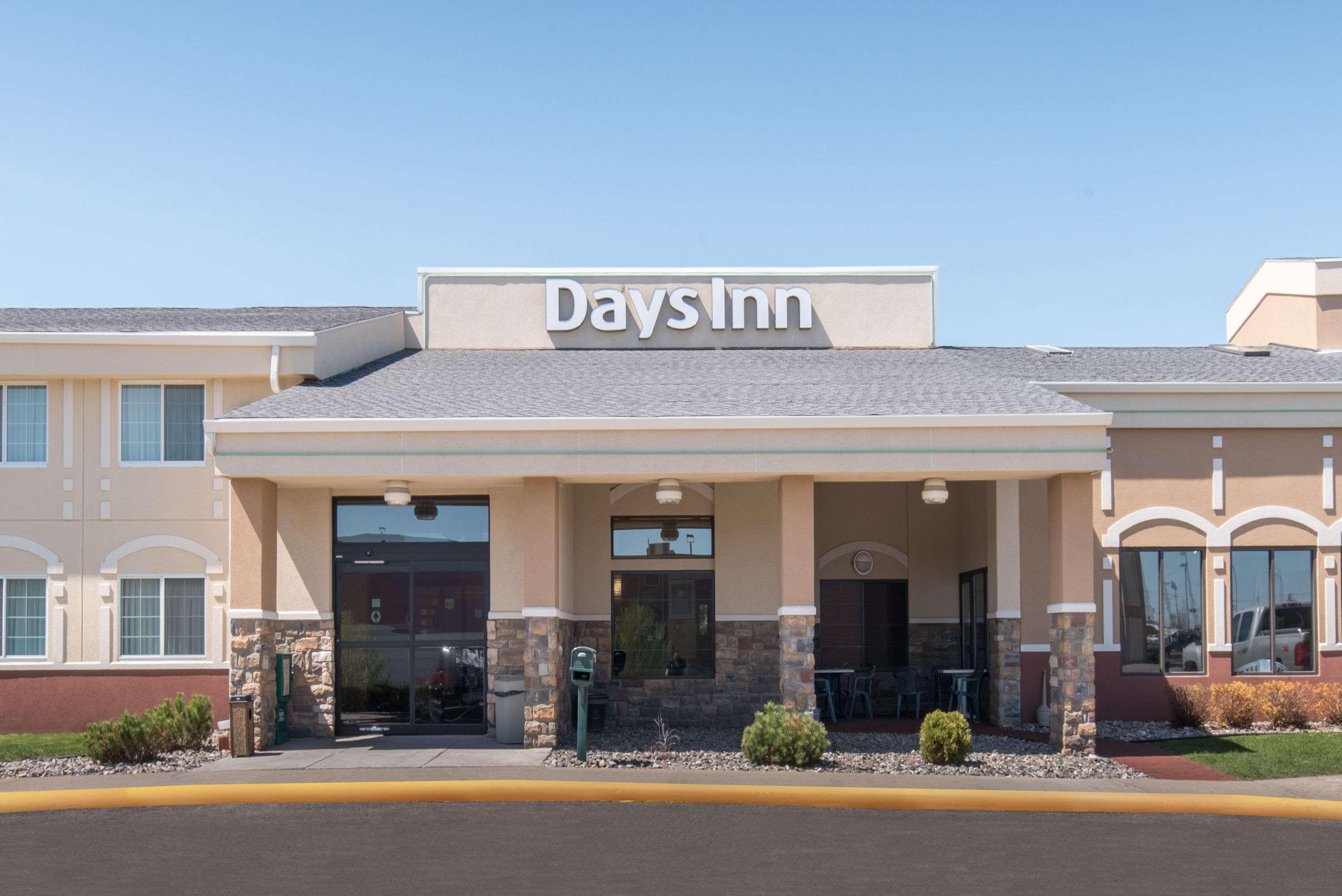 Days Inn By Wyndham Майнот Екстериор снимка